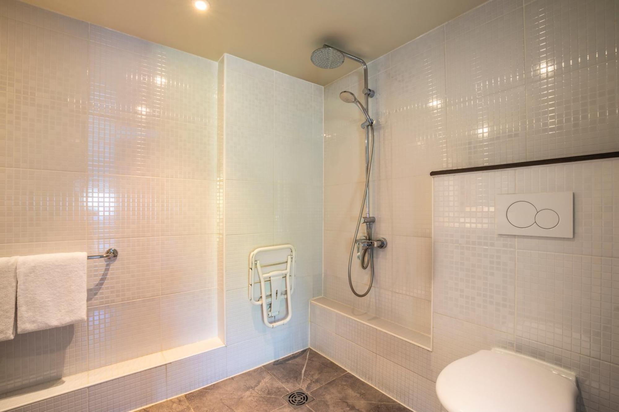 Campanile Melun Sud - Dammarie Les Lys Hotel Екстериор снимка